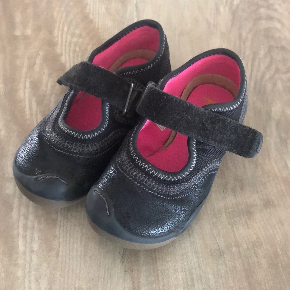 Gently used Plae black emme